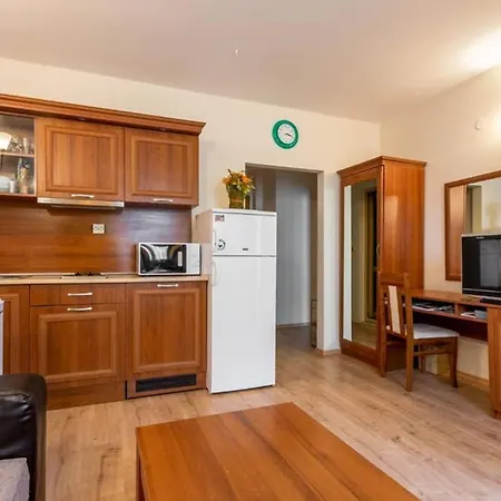 Avalon Appartament Da Lary * Napospart